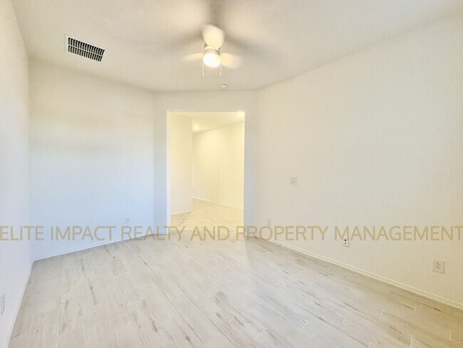 Building Photo - 9365 N Peridot Vis Ave