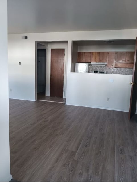 Building Photo - 675 Portis St