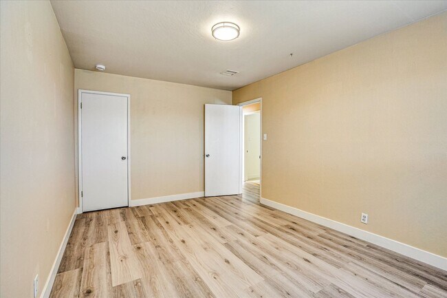 Building Photo - Beautifully Renovated 4 Bedroom Home with 3 Full Bathrooms!