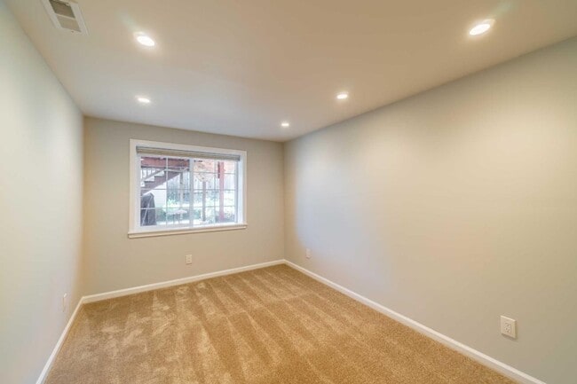 Building Photo - 653 St Francis Blvd