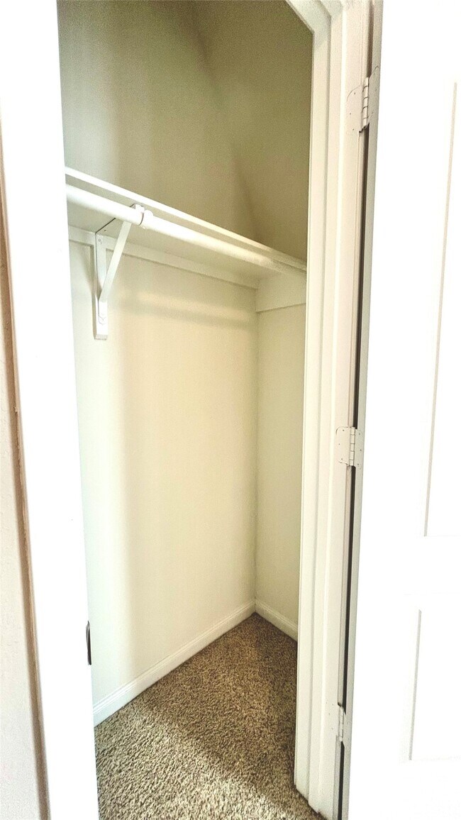 Building Photo - 2627 Hawthorn Park Ct