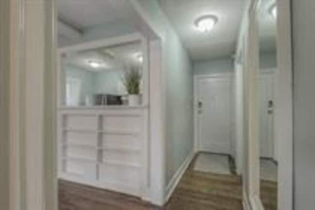 Building Photo - 722 W 37th St