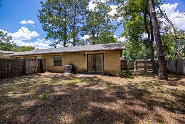 Building Photo - Pine Forest-Valdes