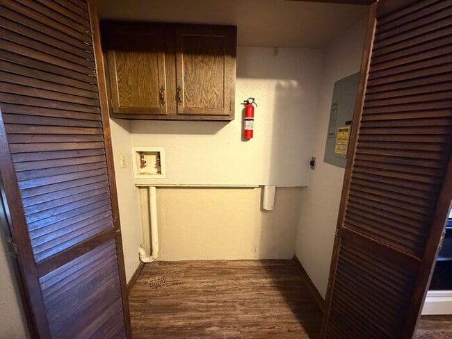 Building Photo - Townhome with a Bedroom Balcony Overlooking Lake Tapawingo