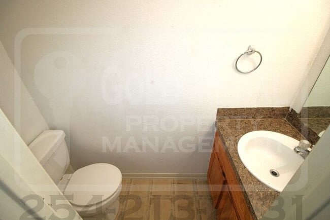 Building Photo - 1011 Lansberry Ct