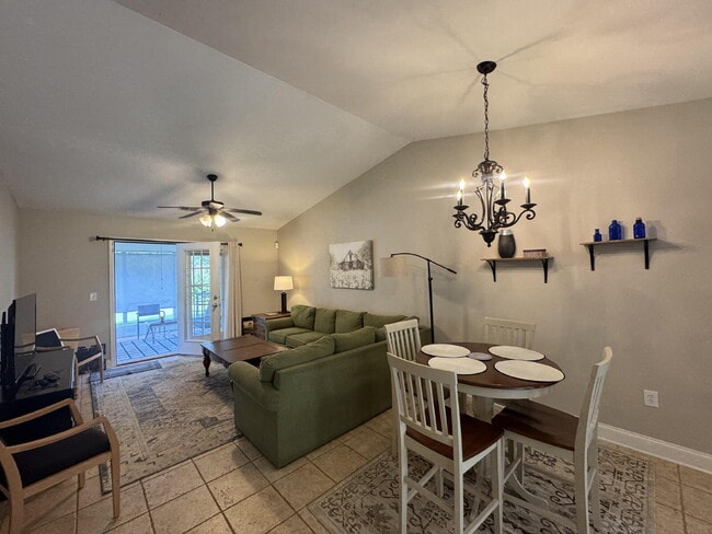 Building Photo - Furnished Duplex in Seneca