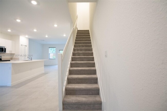 Building Photo - 204 SE 10th St