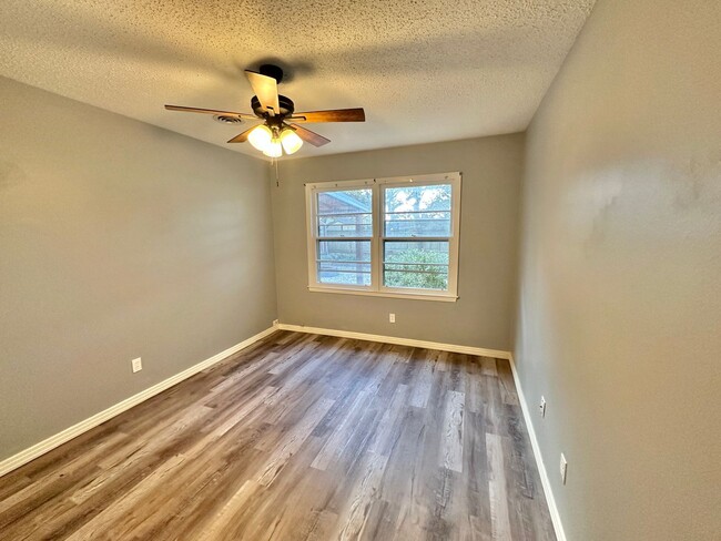 Building Photo - Charming 3-Bedroom Home in FWB!