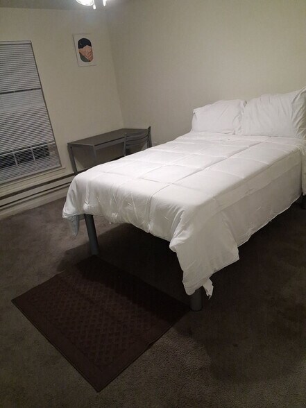 Building Photo - 1051 Southern Dr