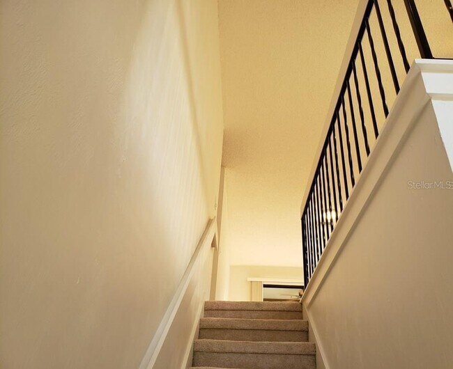 Building Photo - 46 Hembury Ln