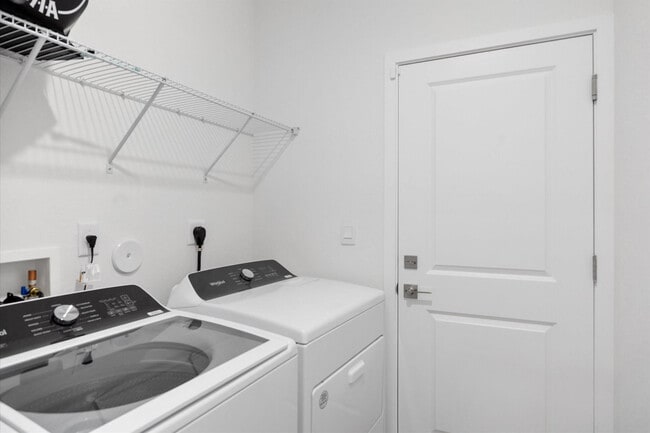 Building Photo - 713 SE 15th Ave