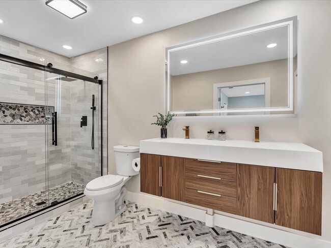 Building Photo - 1381 NW 99th Ave