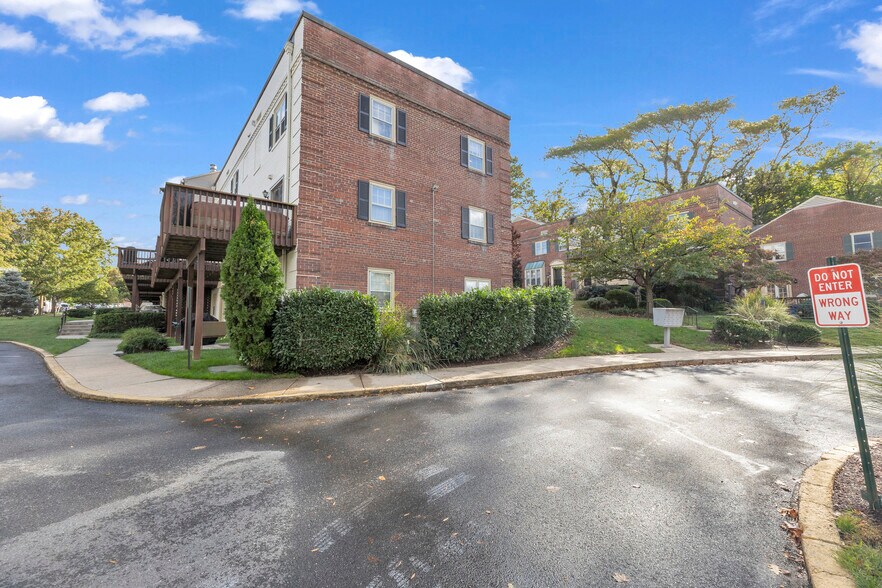 Building Photo - 4800 Bradley Blvd