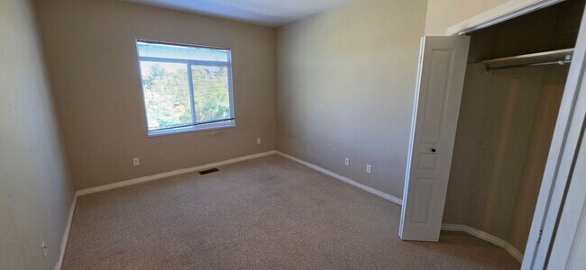 Building Photo - 2690 Summer Hill Ct