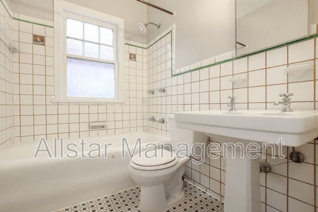 Building Photo - 1533 Genesee Rd