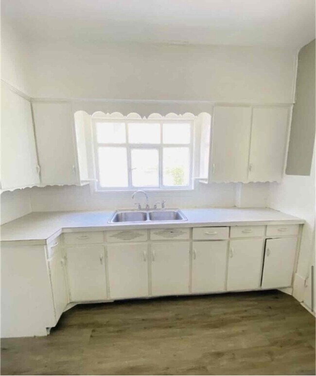 Building Photo - 849 Beardsley St