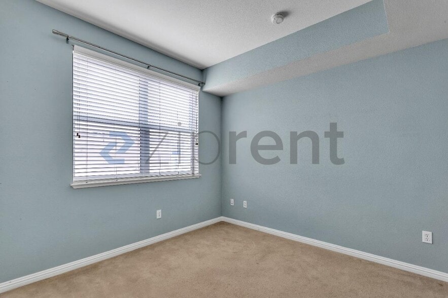 Building Photo - Unit 5405
