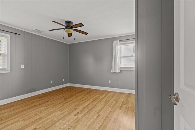 Building Photo - 23 Holten Ave