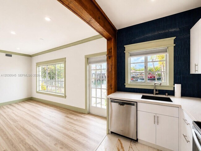 Building Photo - 2137 Calais Dr