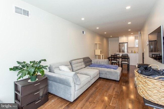 Building Photo - 2009 Oakford St