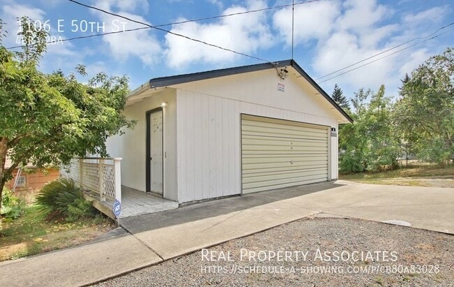 Building Photo - 1106 E 50th St