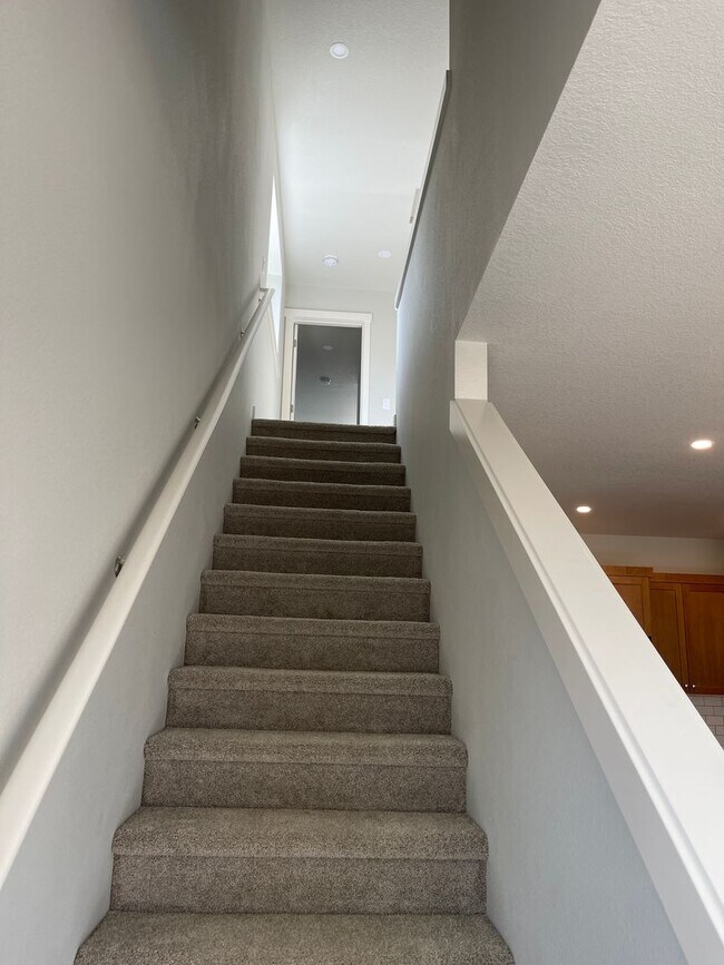 Building Photo - Beautiful 3br/2ba House Available Soon!