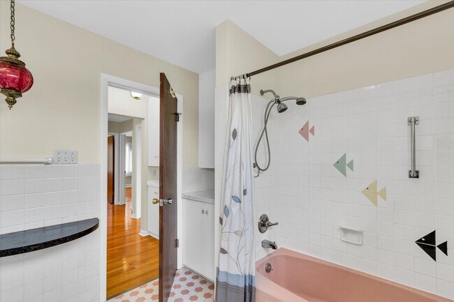 Building Photo - 1803 Golfview Dr