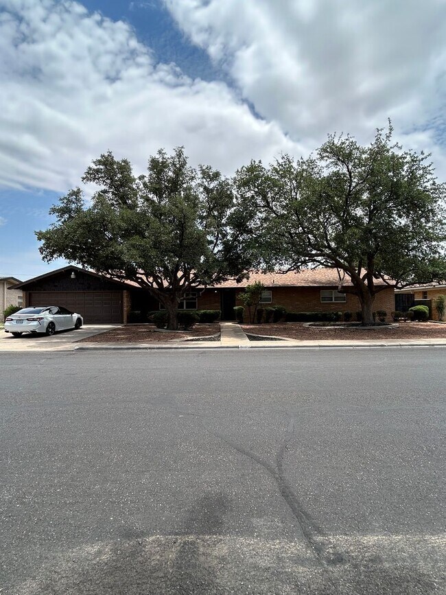 Building Photo - This one has it all!  Spacious 3-Bedroom Home in a Great Location!