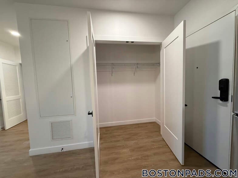 Building Photo - 199 Gardner St