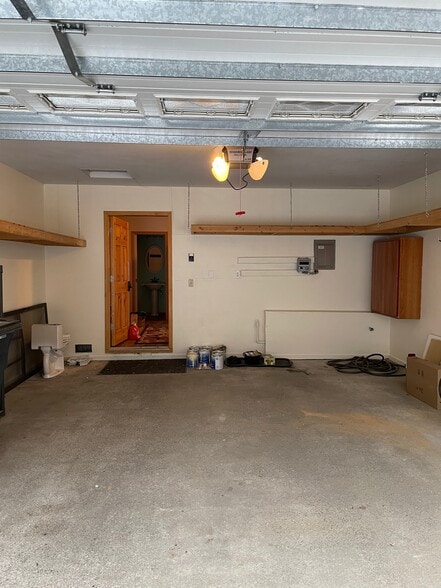 2-car semi-heated garage - 2533 La Honda Dr