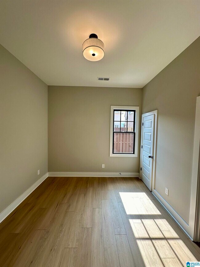 Building Photo - 1125 WINDSOR Sq