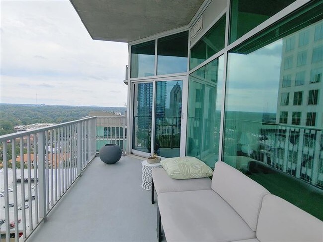 Building Photo - 943 Peachtree St NE