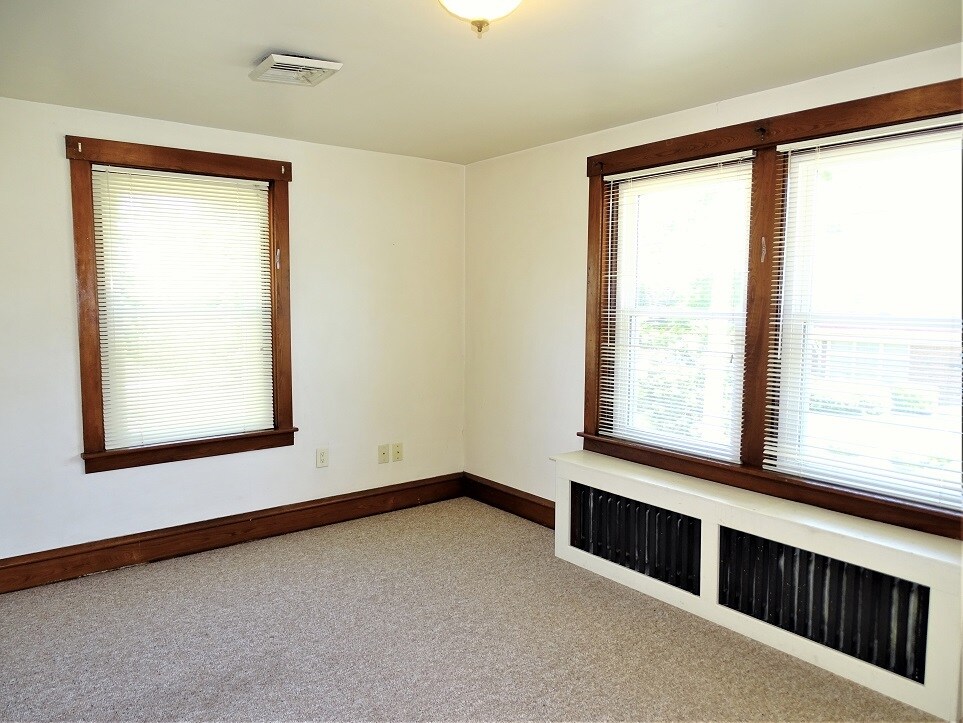 Building Photo - 43 E Pine St