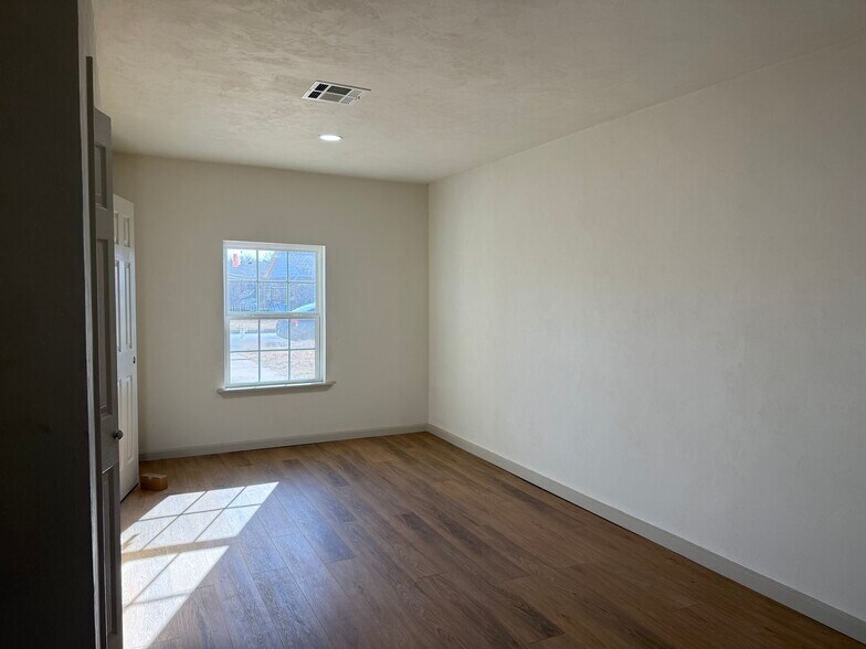 Building Photo - 1115 Asalee St