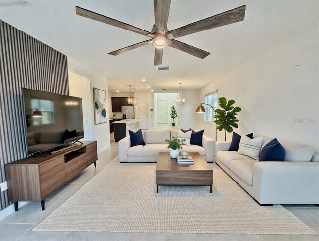 Building Photo - 2104 Axel St