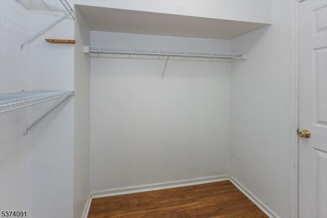 Building Photo - 34 Maple Ln
