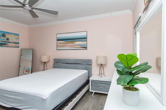 Building Photo - 375 NE Wharf Way