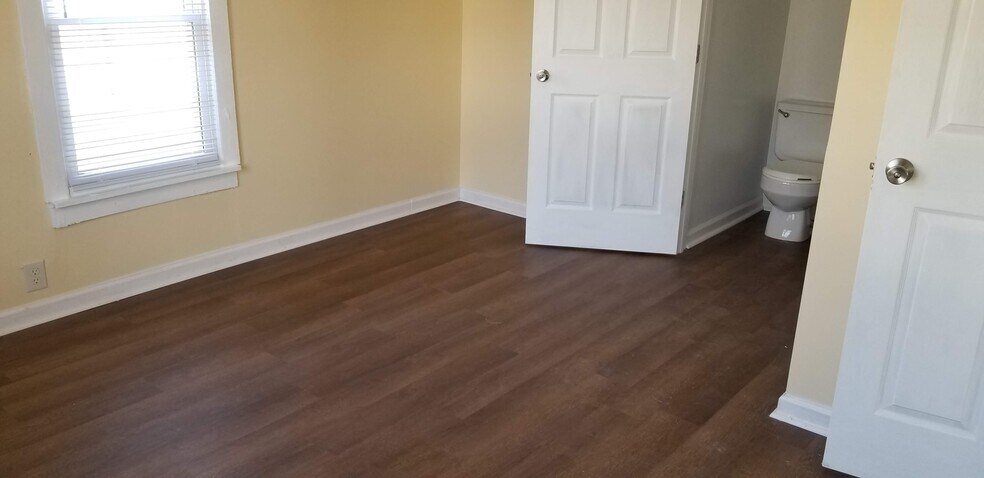 Building Photo - 219 W Adams Ave