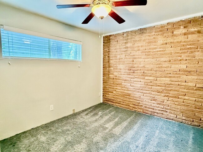 Building Photo - 918 Heights Blvd