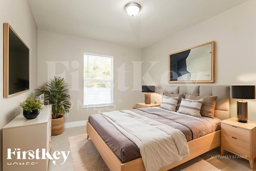 Building Photo - 2031 NE 9th Pl