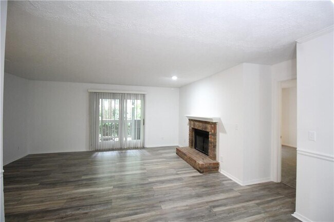 Building Photo - 204 Warm Springs Cir
