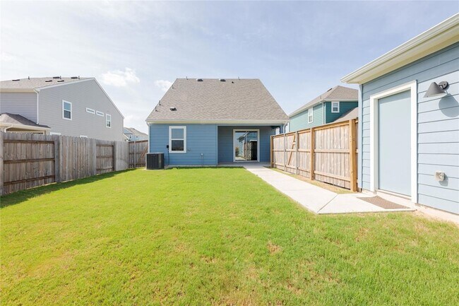 Building Photo - 301 Elm Br Trl