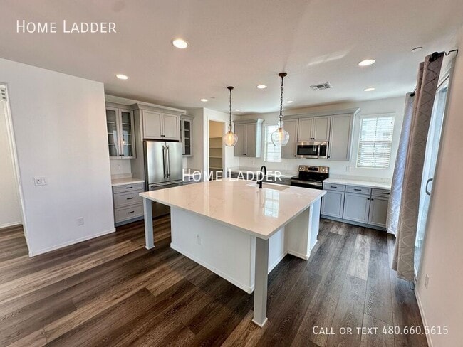 Building Photo - 1714 E Hampton Ln