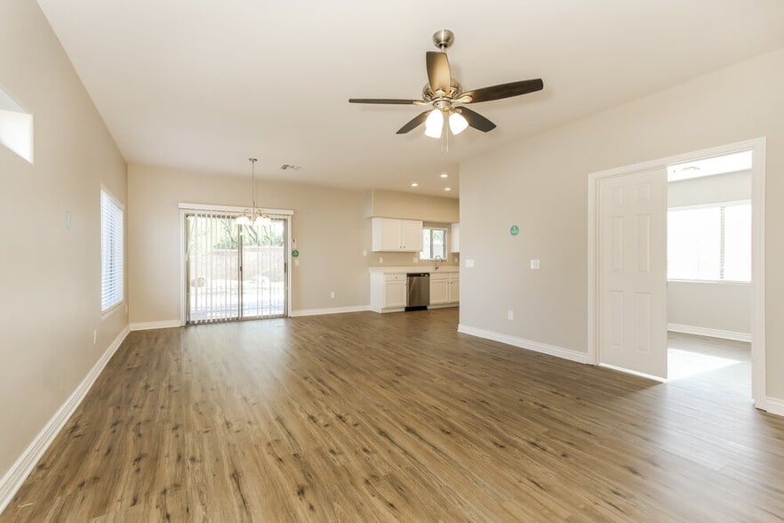 Building Photo - 476 East Placita Rejilla