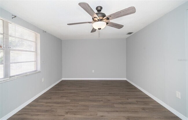 Building Photo - 7911 Foxwood Dr