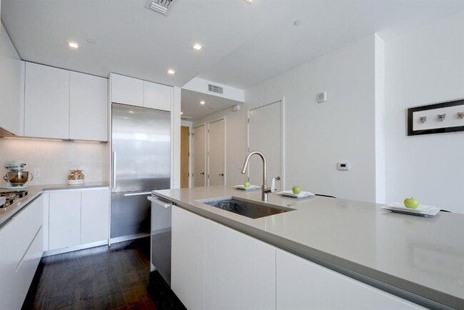 Building Photo - 501 West Ave