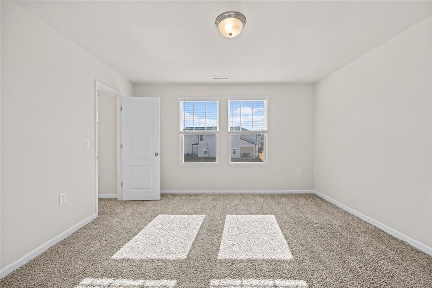 Building Photo - 149 Wilbur Lake Dr