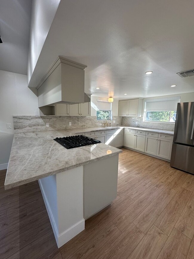 Building Photo - 335 S Grand St