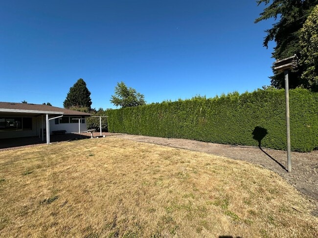 Building Photo - 2 bedroom - Retro Charmer in the Heart of ...