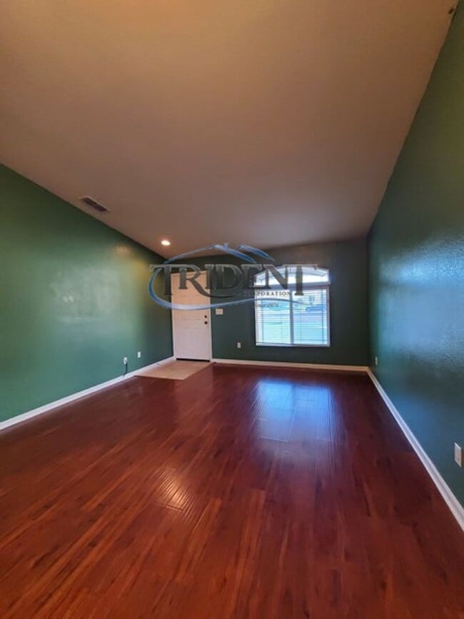 Building Photo - 4 bedroom, 2 bath house